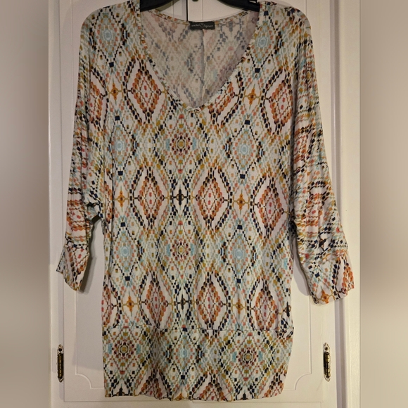Geometric Patterned V-Neck Top - Picture 1 of 5